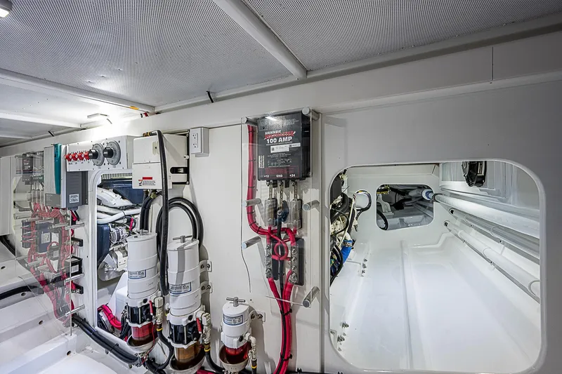 Lucky Yacht Photos Pics Maverick 50 "Lucky" - Engine Room