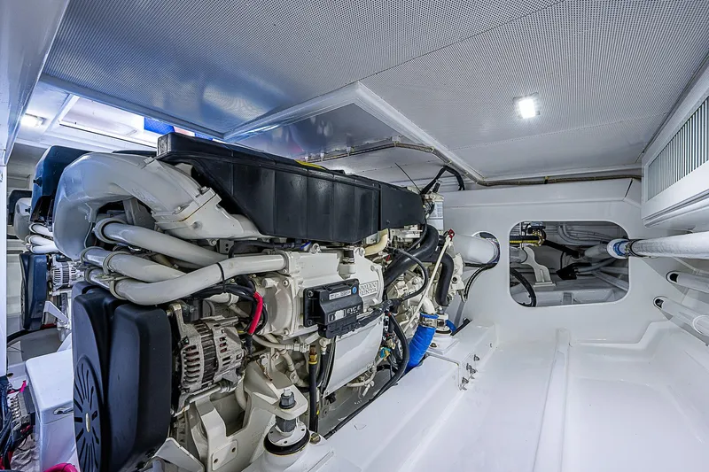 Lucky Yacht Photos Pics Maverick 50 "Lucky" - Engine Room