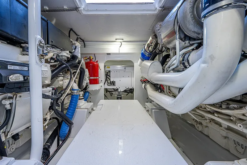 Lucky Yacht Photos Pics Maverick 50 "Lucky" - Engine Room