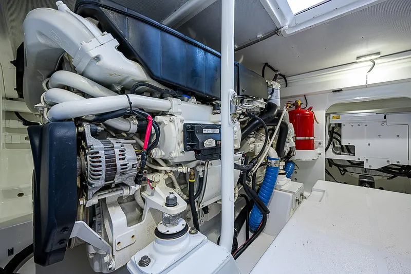 Lucky Yacht Photos Pics Maverick 50 "Lucky" - Engine Room