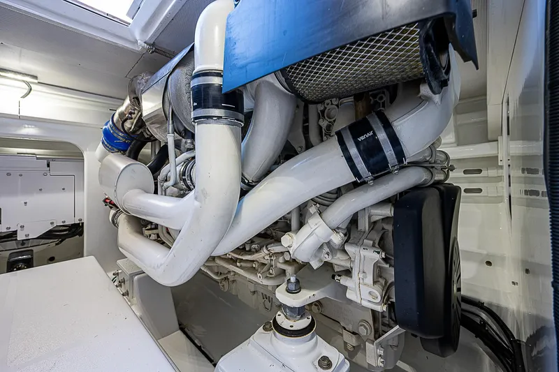 Lucky Yacht Photos Pics Maverick 50 "Lucky" - Engine Room