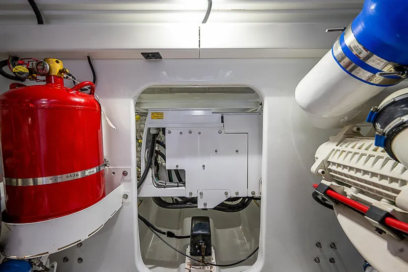 Lucky Yacht Photos Pics Maverick 50 "Lucky" - Engine Room