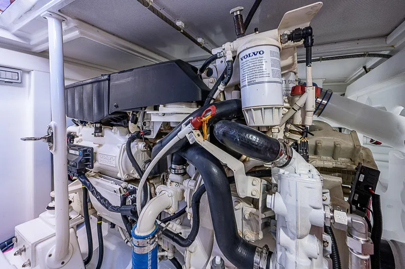 Lucky Yacht Photos Pics Maverick 50 "Lucky" - Engine Room