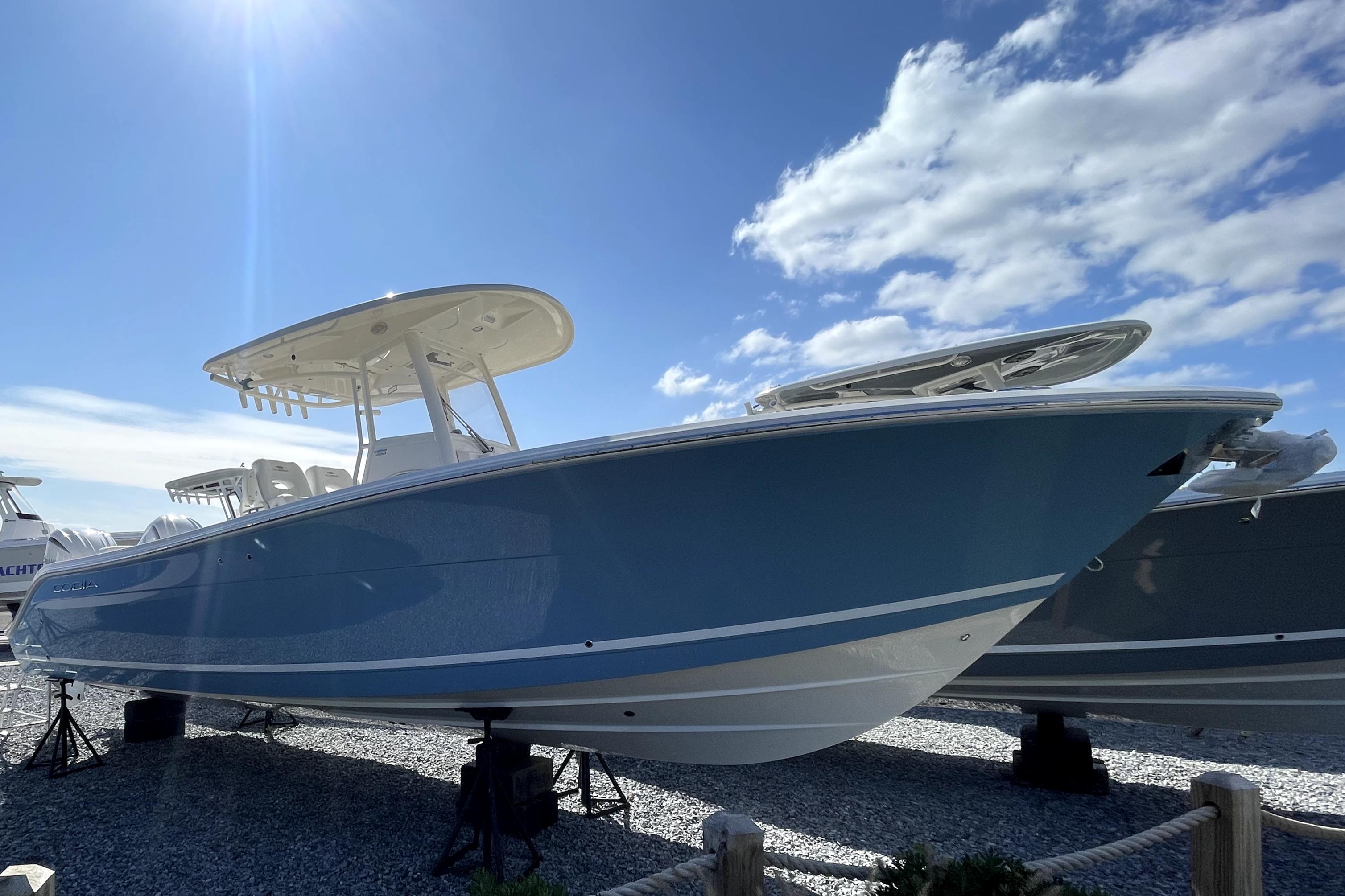 2024 Cobia 280 CC, 28 ft Center Console Twin Engine Boat