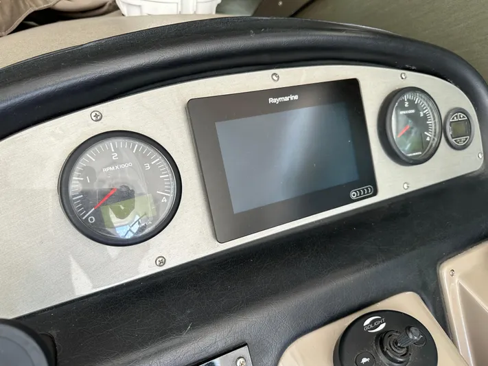 No Dploma Yacht Photos Pics Dashboard of 2009 Cruisers Yachts 420 Express with Raymarine display and gauges.