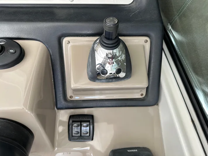 No Dploma Yacht Photos Pics 2009 Cruisers Yachts 420 Express joystick control panel, featuring Volvo Penta system.