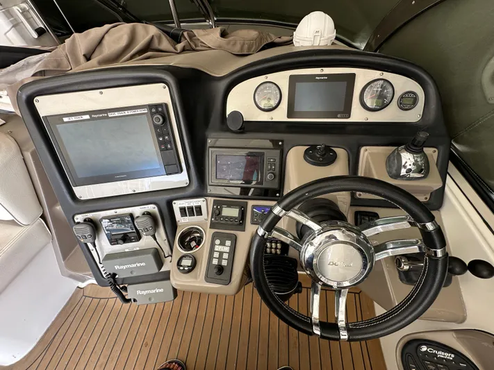 No Dploma Yacht Photos Pics Dashboard of 2009 Cruisers Yachts 420 Express with navigation and control instruments.