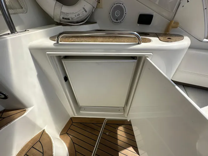 No Dploma Yacht Photos Pics 2009 Cruisers Yachts 420 Express interior with open storage and teak flooring.