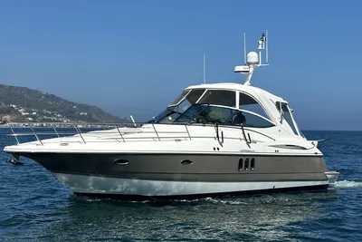 2009 Cruisers Yachts 420 Express