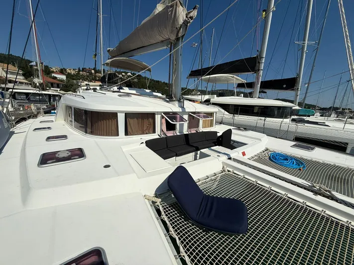  Yacht Photos Pics front net and cockpit