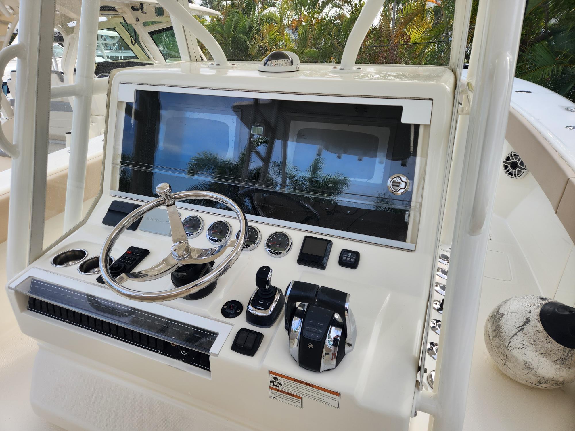 Center Consoles - 370Z Details - SeaVee Boats