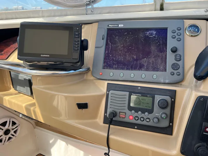  Yacht Photos Pics Twin Chartplotters