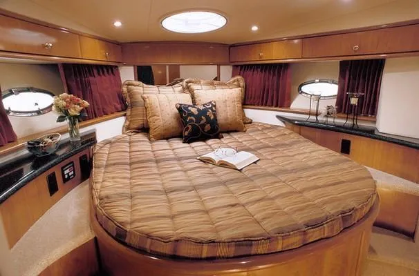  Yacht Photos Pics 444 Cockpit Motor Yacht