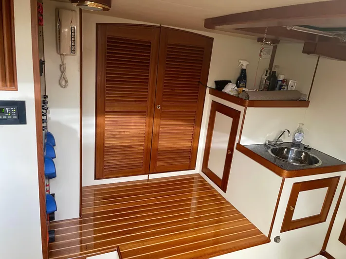 Southern Palms Yacht Photos Pics 