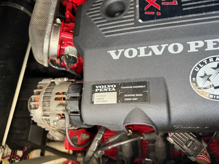 Ciel Rouge Yacht Photos Pics Volvo Penta engine in 2006 Cruisers Yachts 420 Express, showcasing model details.