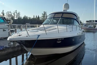 Cruisers Yachts 420 Express