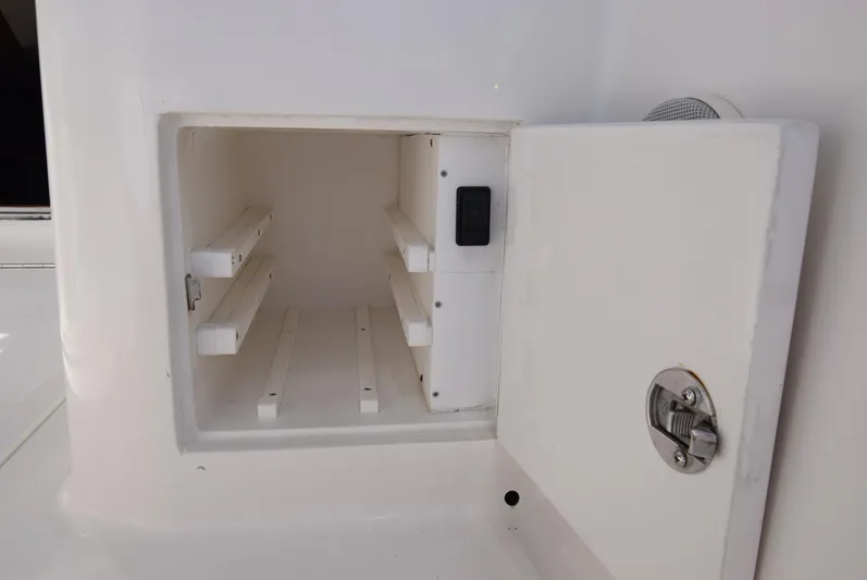 Kemosabe Yacht Photos Pics 