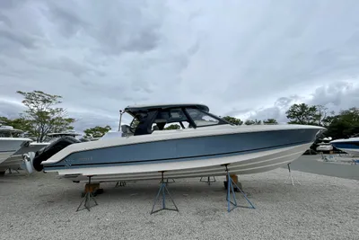 Boston Whaler 380 Realm