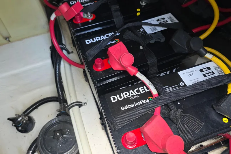  Yacht Photos Pics Battery setup in a 2017 Monterey 360 Sport Coupe with Duracell Ultra batteries.