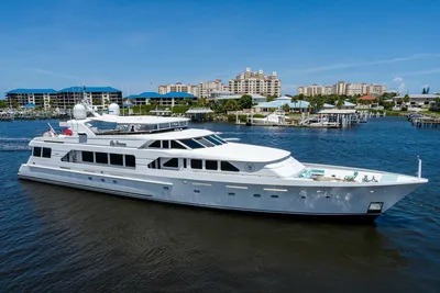Christensen 141 Raised Pilothouse