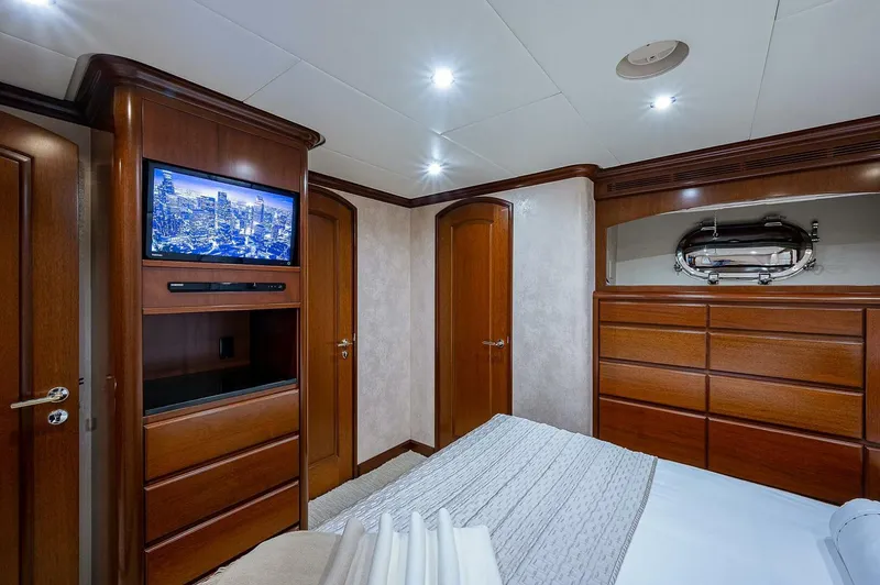 La Sirena Yacht Photos Pics Luxurious bedroom interior on 2000 Christensen 141 Raised Pilothouse yacht.