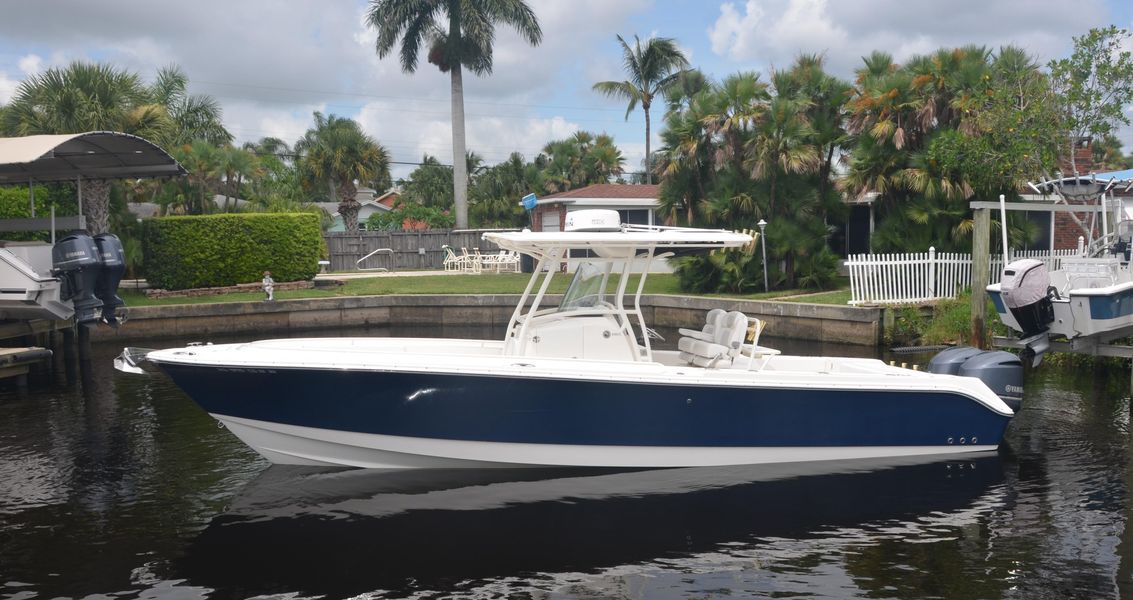 2013 Edgewater 318 Center Console