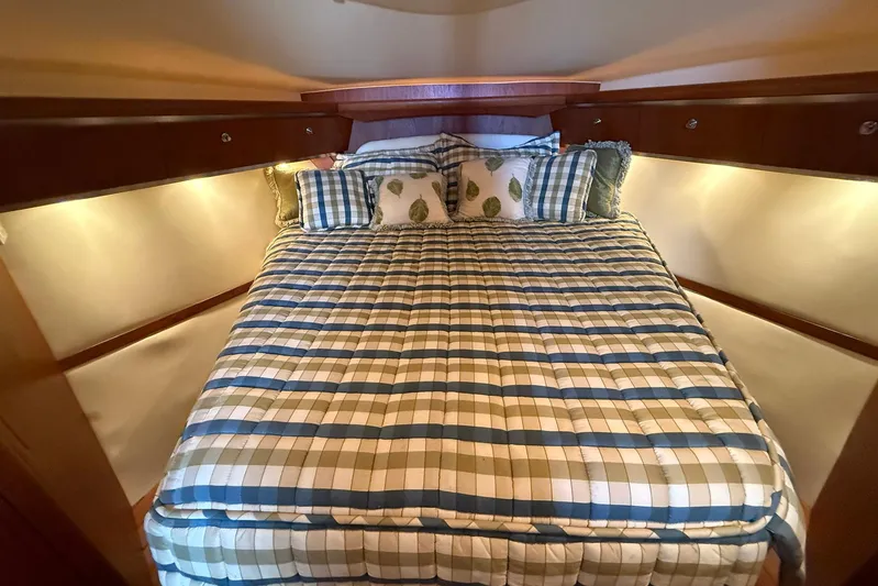 Blue Skys Yacht Photos Pics 2005 Tiara Yachts 3600 Sovran cabin with cozy bed and ambient lighting.