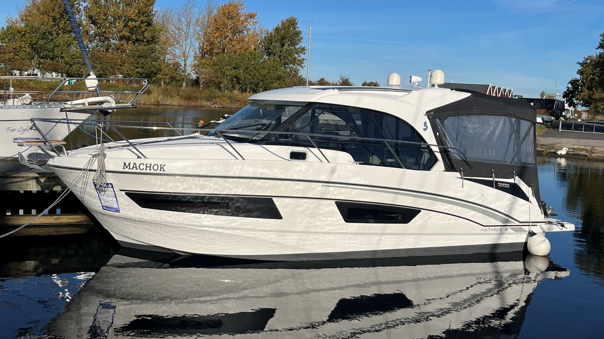2019 Beneteau Antares 9