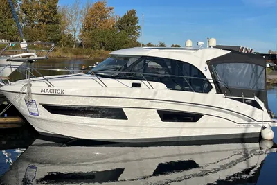 2019 Beneteau Antares 9