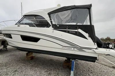 2019 Beneteau Antares 9