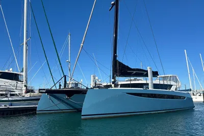 HH Catamarans 55