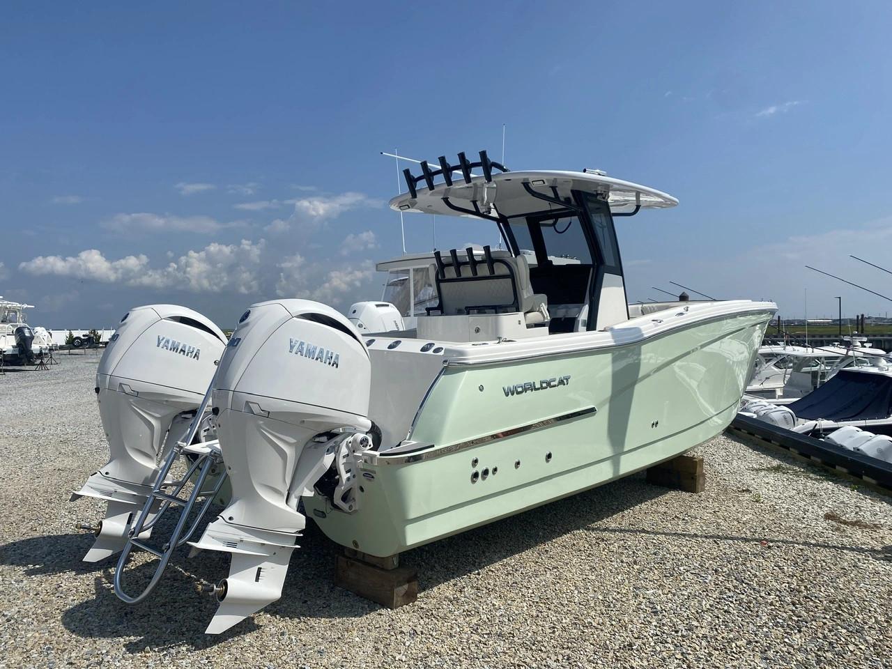 World Cat 400CC-X: 2022 Boat Buyers Guide