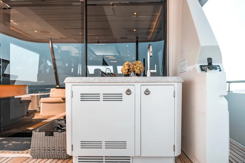 The Three B's Yacht Photos Pics 