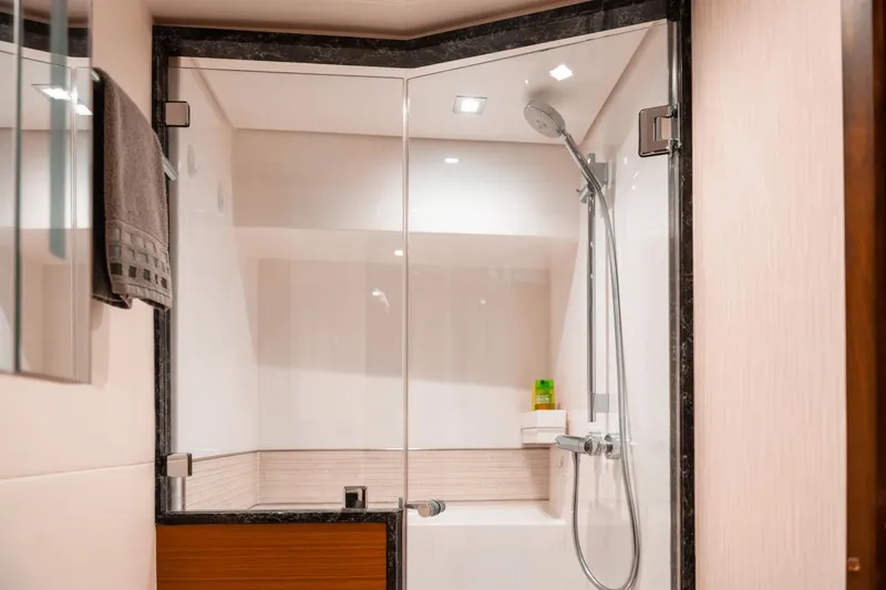 The Three B's Yacht Photos Pics 