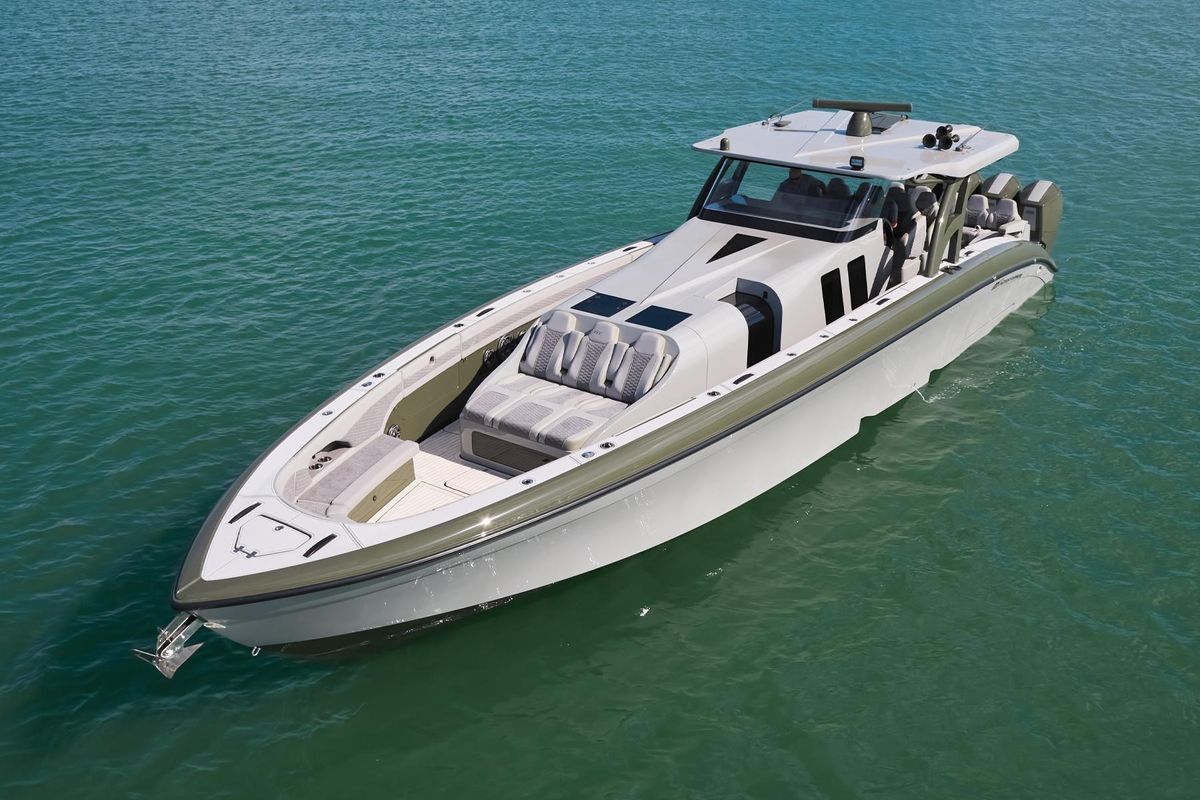2025 Midnight Express 52 