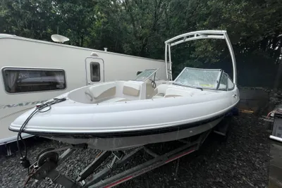 2005 Four Winns H180
