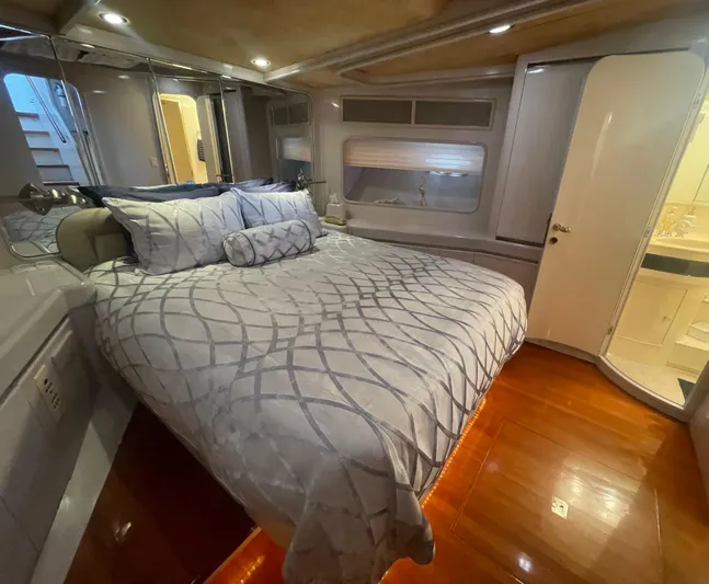 Sand Castle Yacht Photos Pics Luxurious bedroom in a 1996 Johnson 70 Euro yacht with elegant bedding and wooden flooring.
