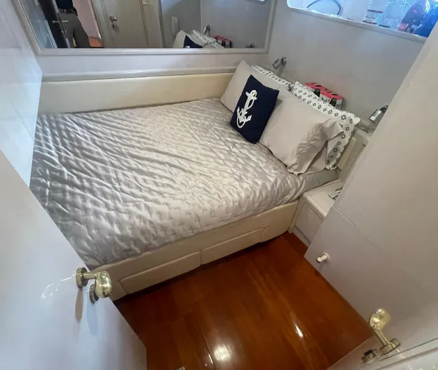 Sand Castle Yacht Photos Pics Cozy bedroom with nautical-themed decor in a 1996 Johnson 70 Euro yacht.