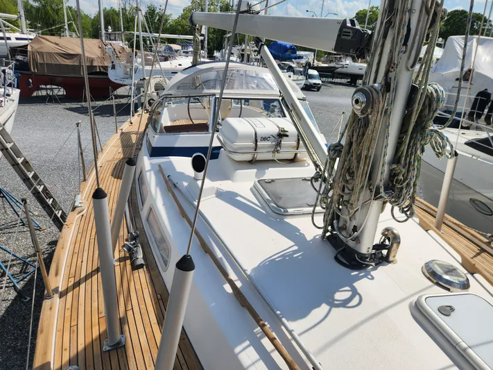 Vivace 1 Yacht Photos Pics 2002 Hallberg-Rassy 36 MKII sailboat with teak deck and rigging, docked in a marina.