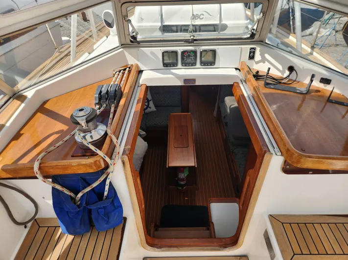 Vivace 1 Yacht Photos Pics 2002 Hallberg-Rassy 36 MKII yacht cockpit with wooden finish and navigation instruments.