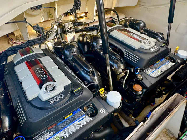  Yacht Photos Pics Twin Mercury engines in a 2019 Sea Ray SLX 310 boat engine compartment.