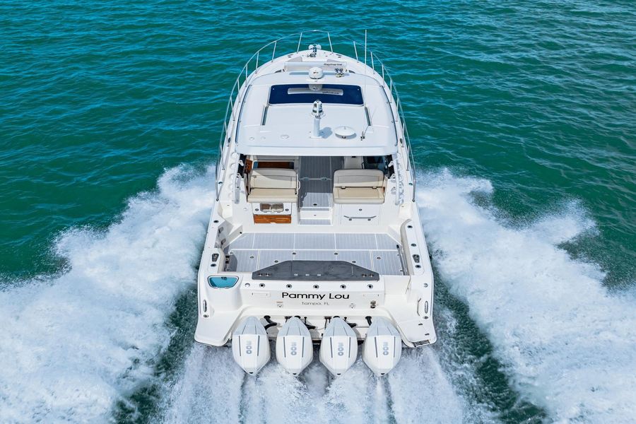 2022 Boston Whaler 405 Conquest