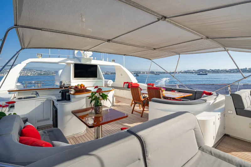 Viking III Yacht Photos Pics Luxurious 2004 Notika CENTURION 115 yacht deck with seating, dining area, and ocean view.