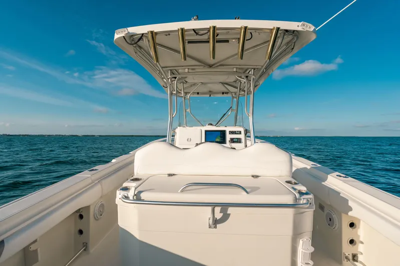  Yacht Photos Pics 2005 Hydra-Sports 3300 CC boat on open water under clear blue sky.