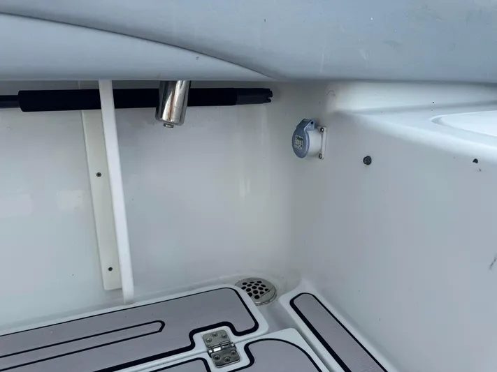  Yacht Photos Pics 2021 Yellowfin 26 Hybrid boat interior with rod holder and deck details.