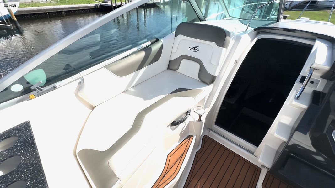 2014 Monterey 280 Sport Yacht