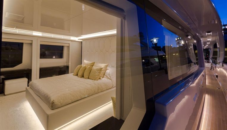 2014-92-11-benetti-delfino-93