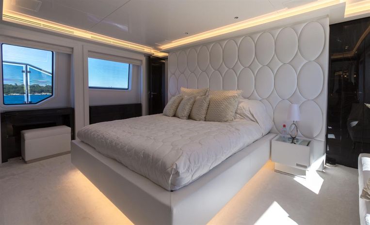 2014-92-11-benetti-delfino-93