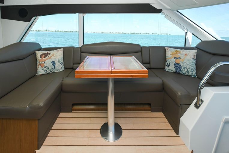 2014-48-cruisers-yachts-48-cantius