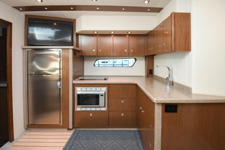 2014-48-cruisers-yachts-48-cantius